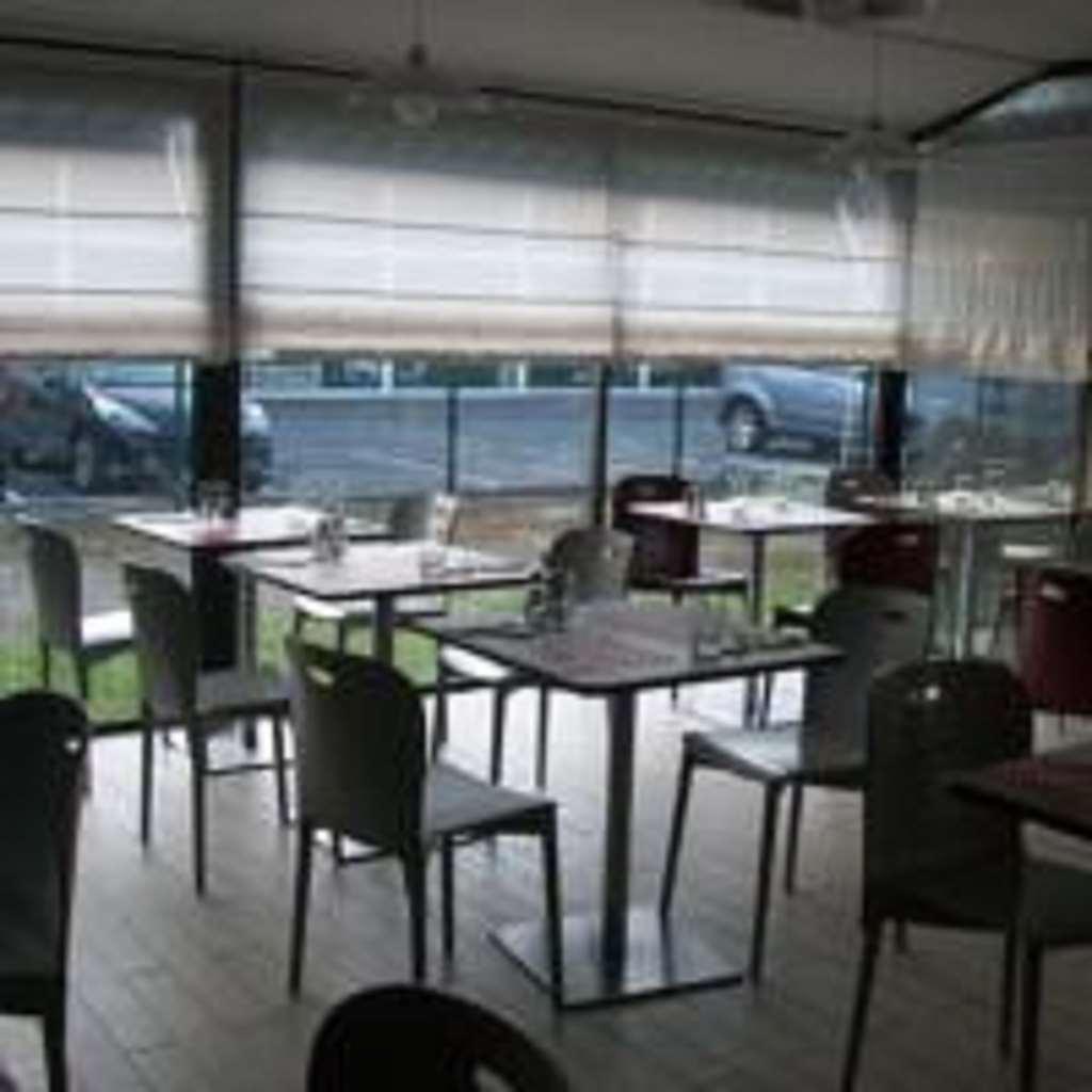 Kyriad Tarbes Bastillac Restoran foto