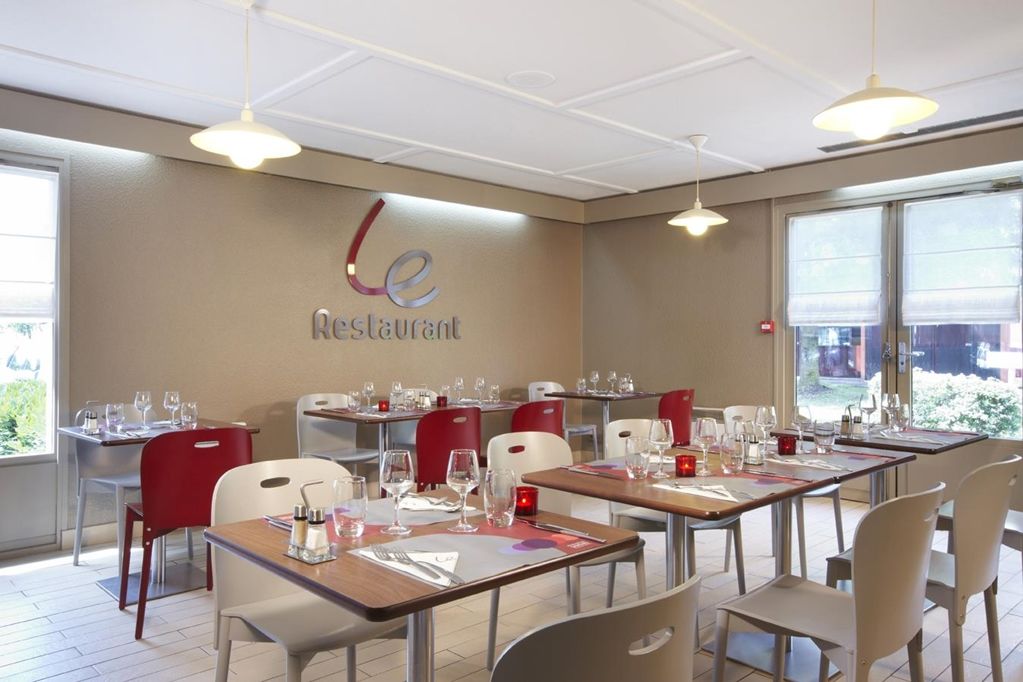 Kyriad Tarbes Bastillac Restoran foto