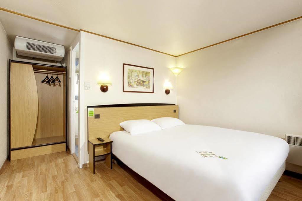 Kyriad Tarbes Bastillac Bagian luar foto