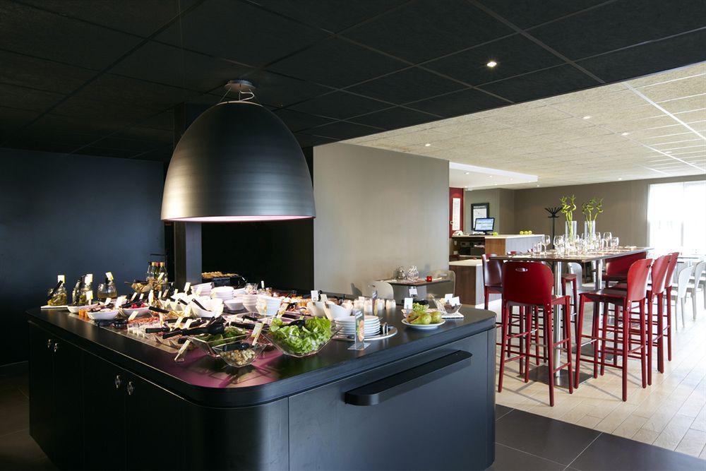 Kyriad Tarbes Bastillac Bagian luar foto